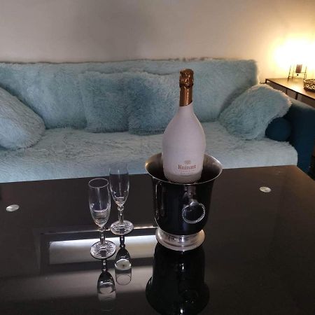 Domont Suite Jacuzzi Au Calme المظهر الخارجي الصورة