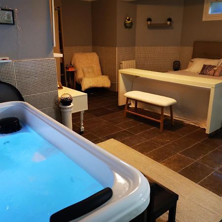 Domont Suite Jacuzzi Au Calme المظهر الخارجي الصورة