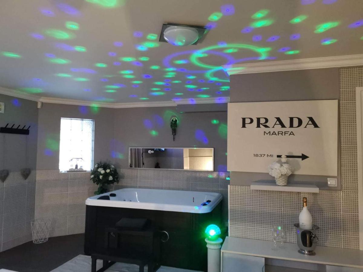 Domont Suite Jacuzzi Au Calme المظهر الخارجي الصورة