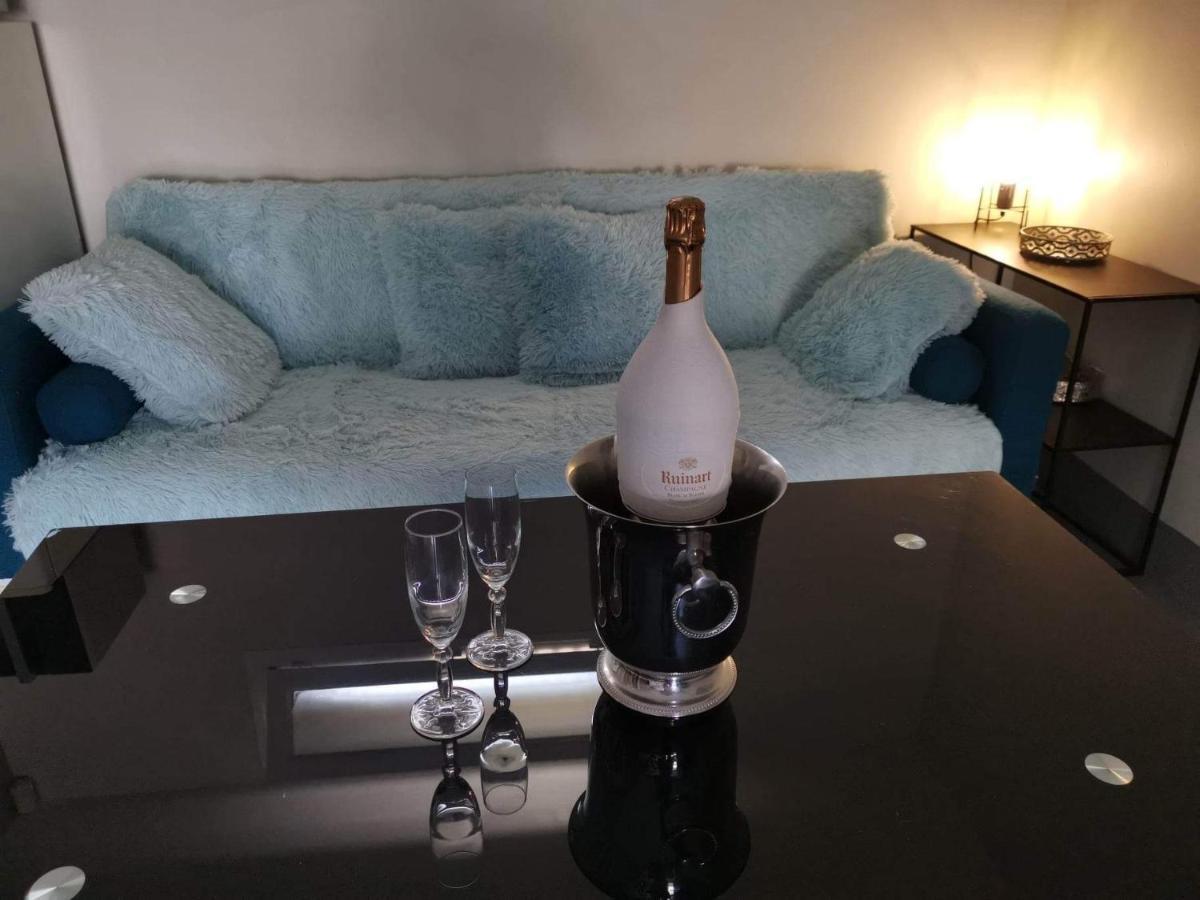 Domont Suite Jacuzzi Au Calme المظهر الخارجي الصورة