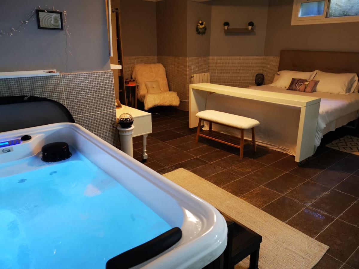 Domont Suite Jacuzzi Au Calme المظهر الخارجي الصورة